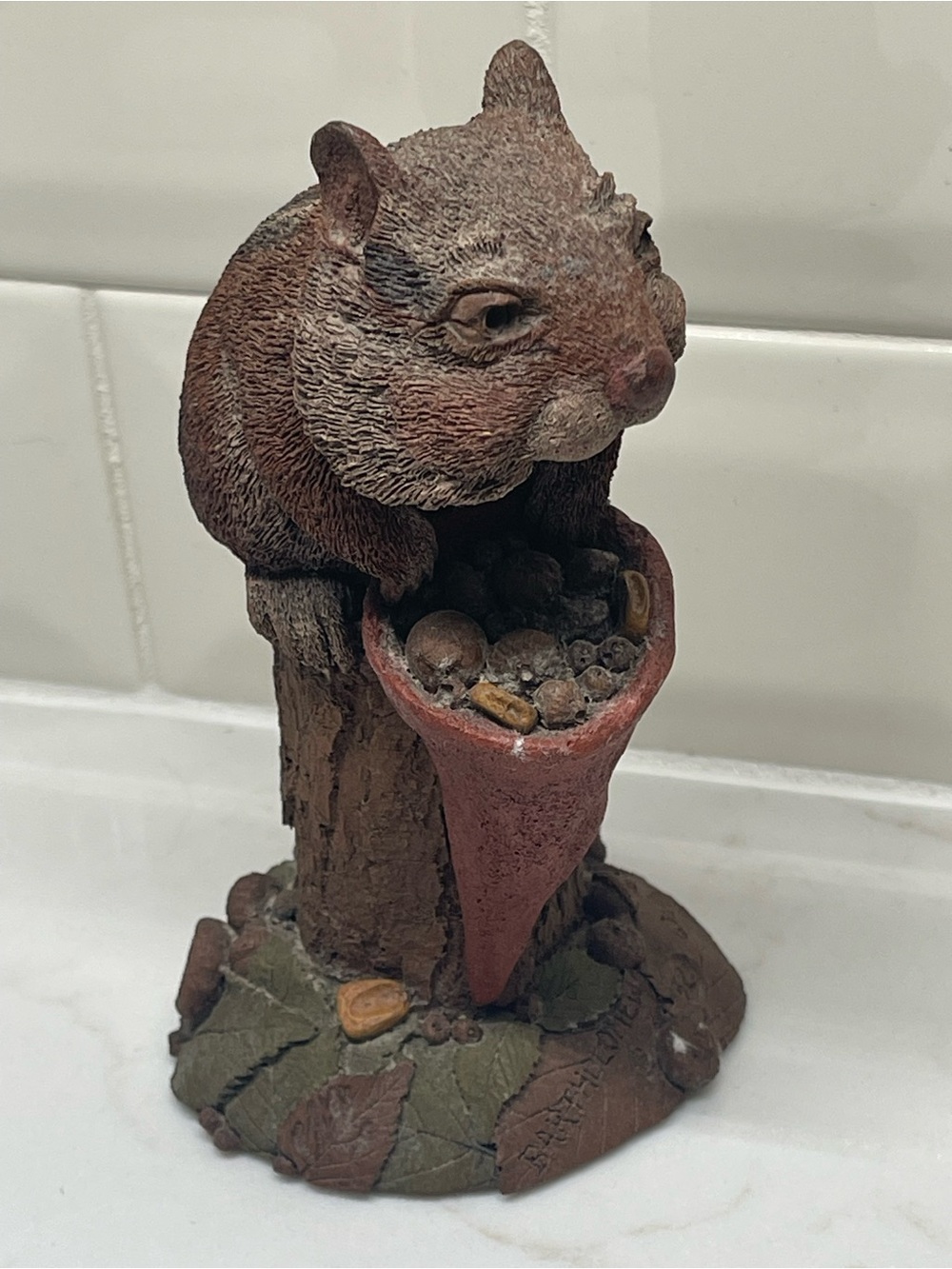 Bartholomew Squirrel Figurine on Tree Stump w/ Acorn Cone 1992 #9026 32